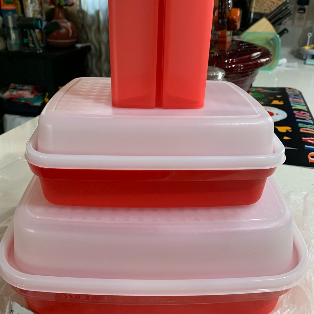 Season and Serve Tupperware